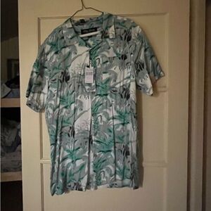 Dirty Laundry Green, grey and Gray Tropical Shirt. Sz med. new.